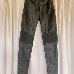 Pando Moto Co Kevlar motorcycle pants with removable knee pads (included)